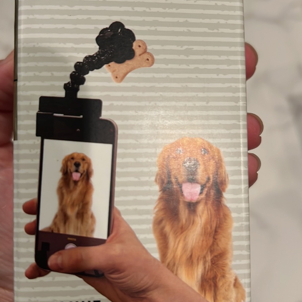 NWT Modern Expressions Dog Treat Phone Clip
